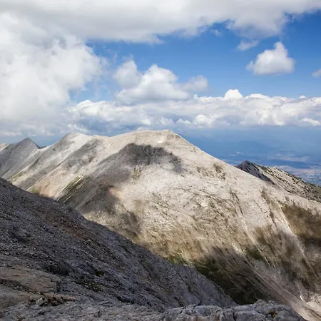 White сozy A Next To The Gondola *